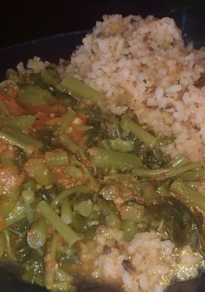 Una foto de Pollo c/ Verdolagas en salsa de Jitomate