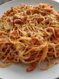 Una foto de Spaguetis con bacon y atún