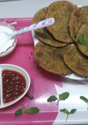 A picture of Pudina dal ki puri.