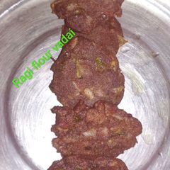 A picture of Ragi vadai.