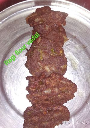 A picture of Ragi vadai.
