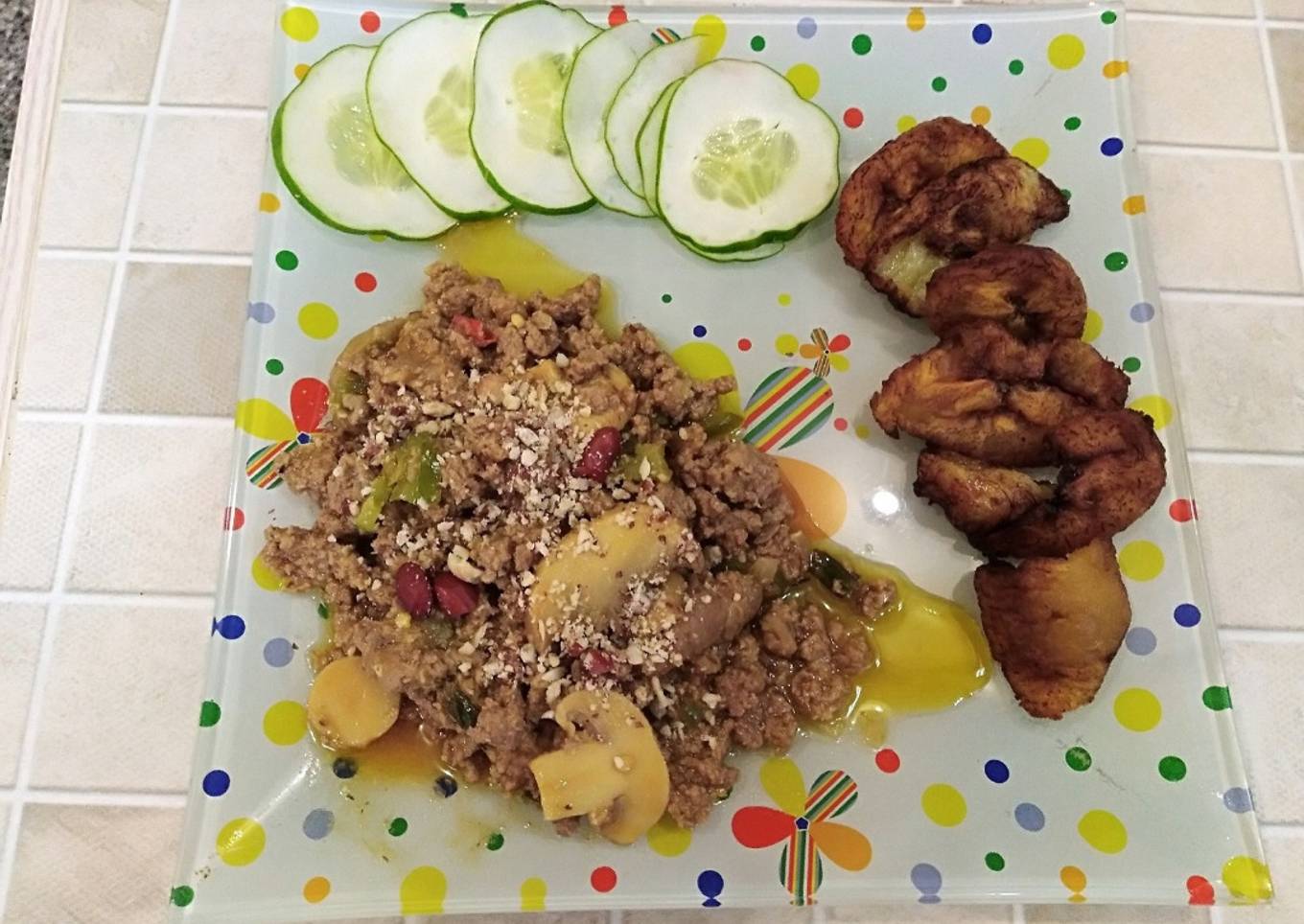 Picadillo de carne  de pavo con champiñones lasqueados y maní