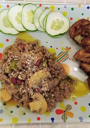 Una foto de Picadillo de carne  de pavo con champiñones lasqueados y maní