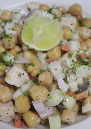 চিকেন কাবলী ছোলার স্যালাড (chicken kabli cholar salad recipe in Bengali) রেসিপির প্রধান ছবি