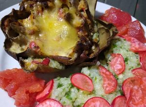 Una foto de ALCAUCILES RELLENOS con carne, arroz y verduras