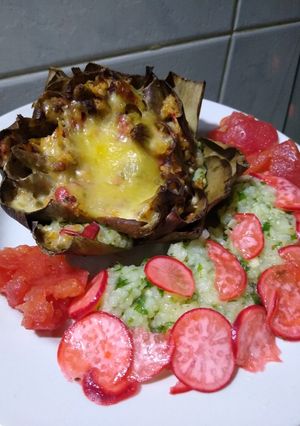 Una foto de ALCAUCILES RELLENOS con carne, arroz y verduras