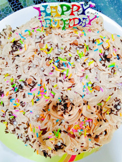 એગલેસ ચોકલેટ કેક (Eggless Chocolate Cake Recipe In Gujarati) રેસીપી મુખ્ય ફોટો