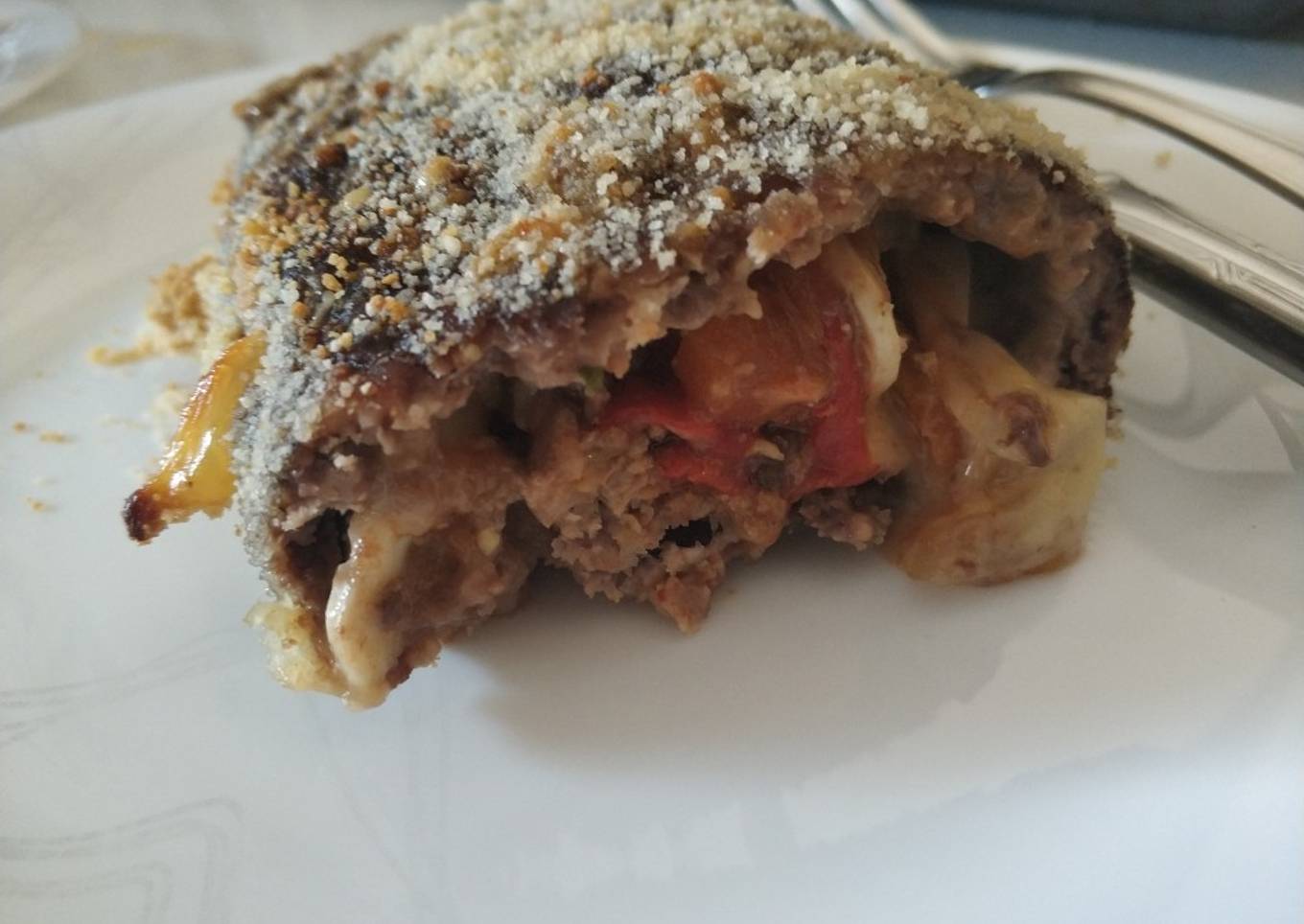 Rollo de carne picada rellena