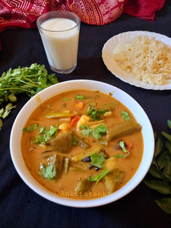 સિંધી કઢી (Sindhi Kadhi Recipe In Gujarati) રેસીપી મુખ્ય ફોટો