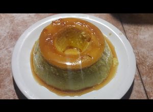 Una foto de Flan casero economico mas de 10 porciones