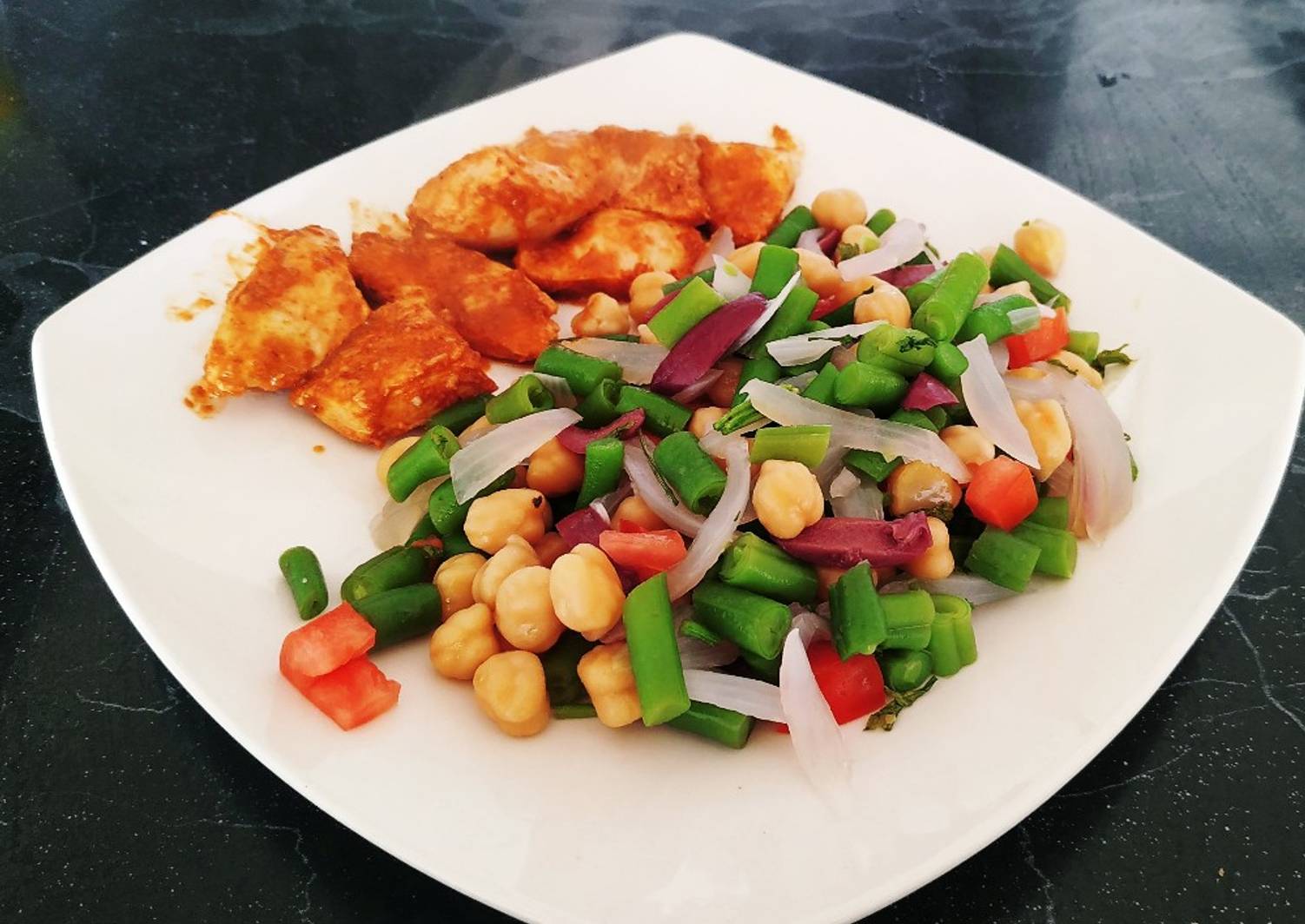 Ensalada de garbanzos con pollo estilo parrilla Receta de Mariella Cookpad