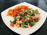 Ensalada de garbanzos con pollo estilo parrilla