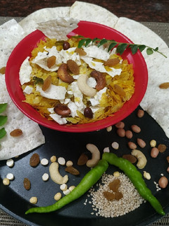 પાપડ પૌવા (Papad Poha Recipe In Gujarati) રેસીપી મુખ્ય ફોટો