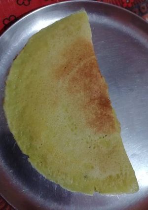 A picture of Moong daal dosa.