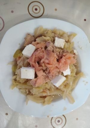 Una foto de Berza con atún y salmón ahumado