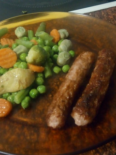 Una foto de Cena ligera de longaniza de pavo-pollo y verduras