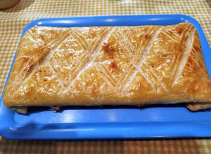 Foto principal de Hojaldre relleno de surimi con atún y huevo