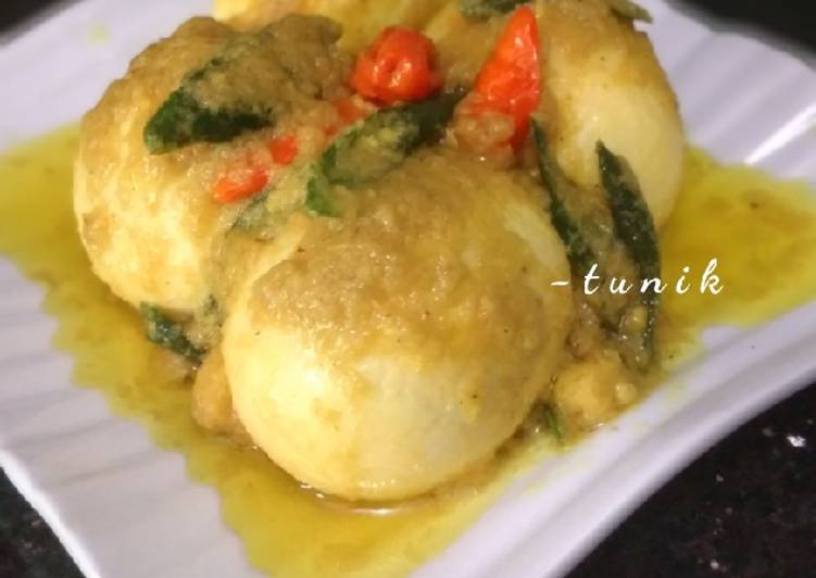 217. Telur Bumbu Kunyit