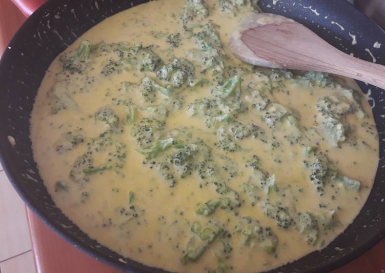 Cheddar sajtos brokkolis szósz tésztához