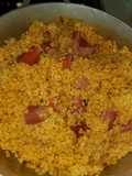 Arroz amarillo con salchichas