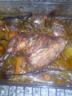 Una foto de Pollo al horno con verduras