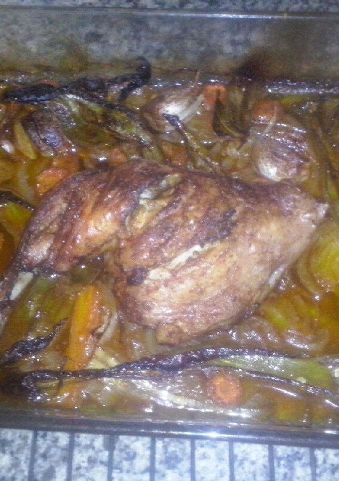Una foto de Pollo al horno con verduras