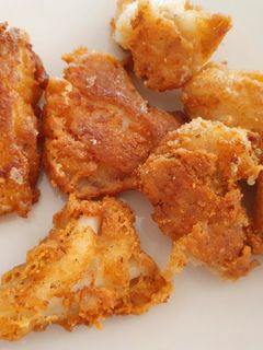Una foto de Nuggets de merluza rebozado sin huevo y con cerveza