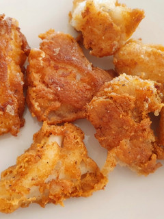 Una foto de Nuggets de merluza rebozado sin huevo y con cerveza