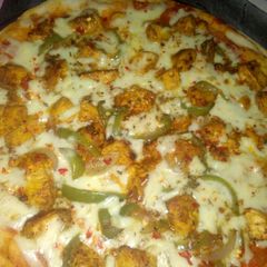 A picture of BBQ Pizza.