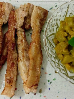 Una foto de Presa ibérica a la plancha y salteado de calabacín con ras el hanout