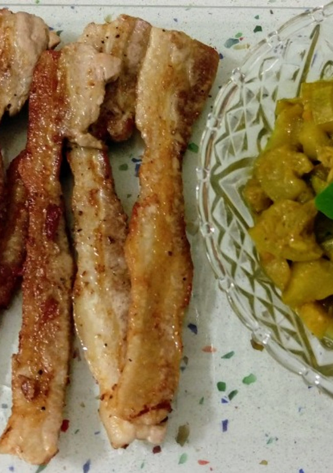 Una foto de Presa ibérica a la plancha y salteado de calabacín con ras el hanout