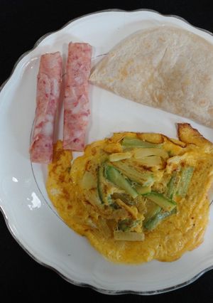 Una foto de Omelette con Calabacitas (La Niña y los Remolinos de Nieve)