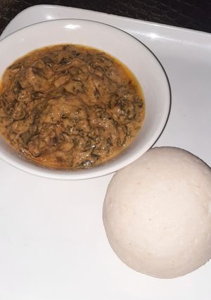 A picture of Tuwon shinkafa with miyan yakuwa.