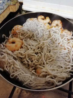 Una foto de Langostinos con gulas