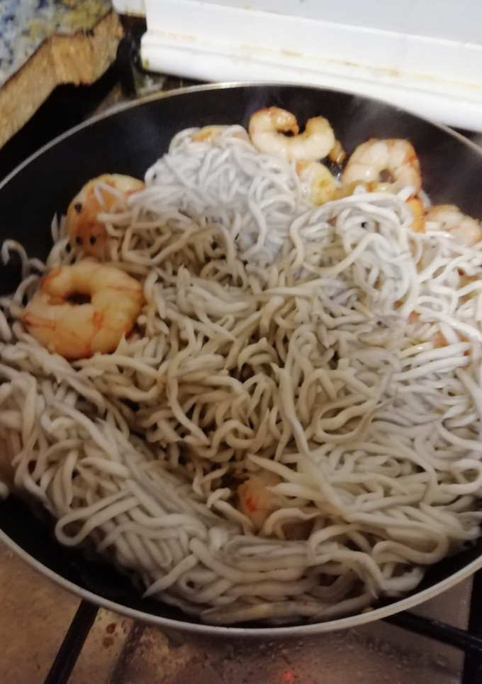 Una foto de Langostinos con gulas