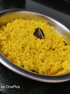 પૌંઆ બટાકા (Poha Bataka Recipe In Gujarati) રેસીપી મુખ્ય ફોટો