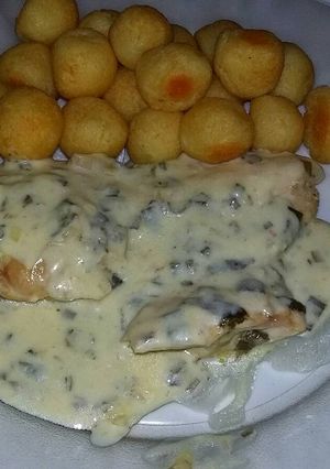 Una foto de Supremas de pollo al verdeo con papas noisette