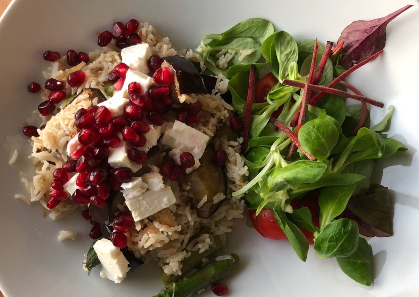 Asparagus, aubergine, feta and pomegranate rice 🥗