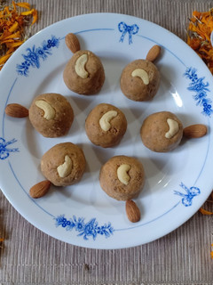 અડદિયા (Adadiya Recipe in Gujarati) રેસીપી મુખ્ય ફોટો