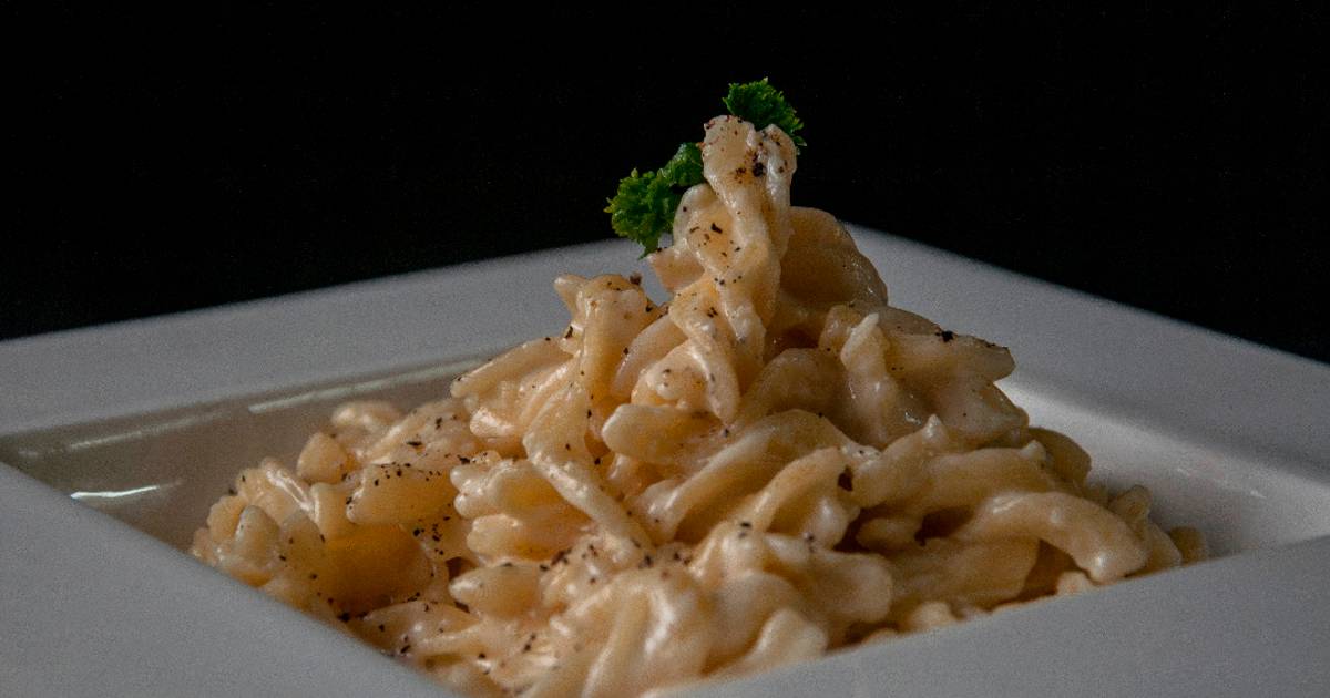 Half And Half Cheese Pasta Recipe By Chef Somjit Upadhyay Cookpad