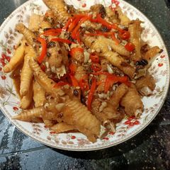 A picture of Chinese Style Steam Fried Chicken Feet in Preserved Black Beans.