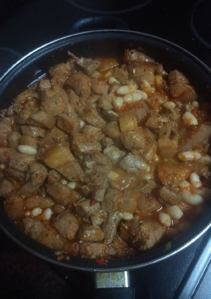 Una foto de Judías blancas con costillas adobadas