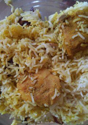 A picture of Hyderabadi Chicken Biryani.
