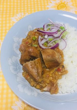 Una foto de Gallina a la Cacerola con Lentejas Rojas y Tocino!!