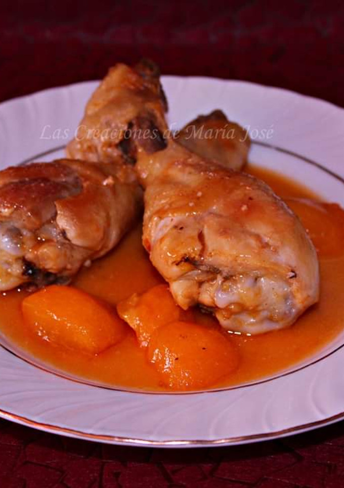 Una foto de Muslos de pollo en salsa de nísperos