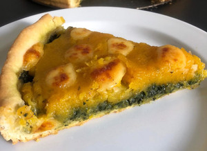 Una foto de Tarta de espinaca, calabaza y queso gratinado. 🥧