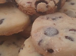 Una foto de Galletitas de vainilla, chispas, almendras y avellanas 🍪🍪🍪