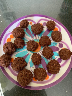 Una foto de Choco-bolitas navideñas muy nutritivas