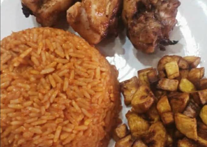 Jollof rice,fried dodo and fried chicken