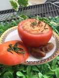 Sop lentil dalam buah tomat